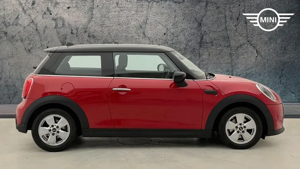 Used Mini Cooper Classic 134 HP (98 kW) 2023 Red Hatchback