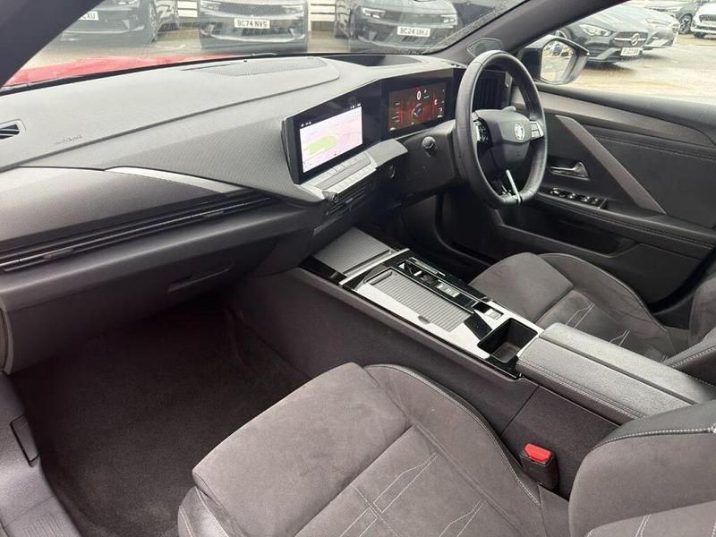 Used Vauxhall Astra Ultimate 114 kW (156 HP) 2024 Red Estate