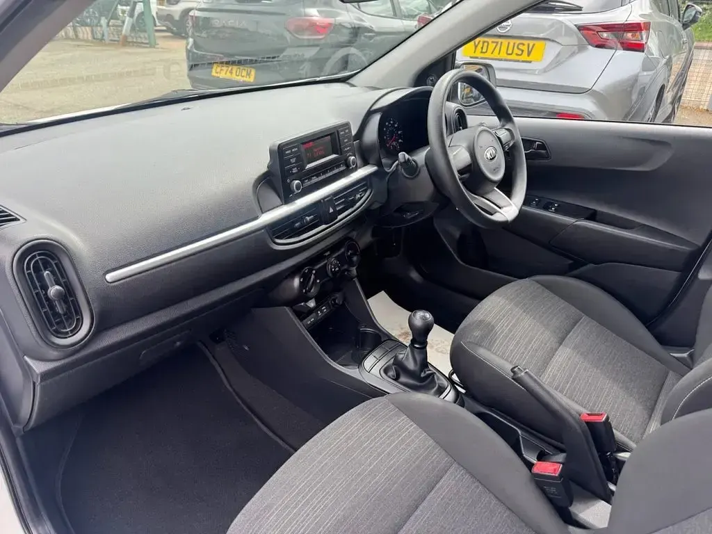 Used Kia Picanto 66 HP (48 kW) 2018 White Hatchback