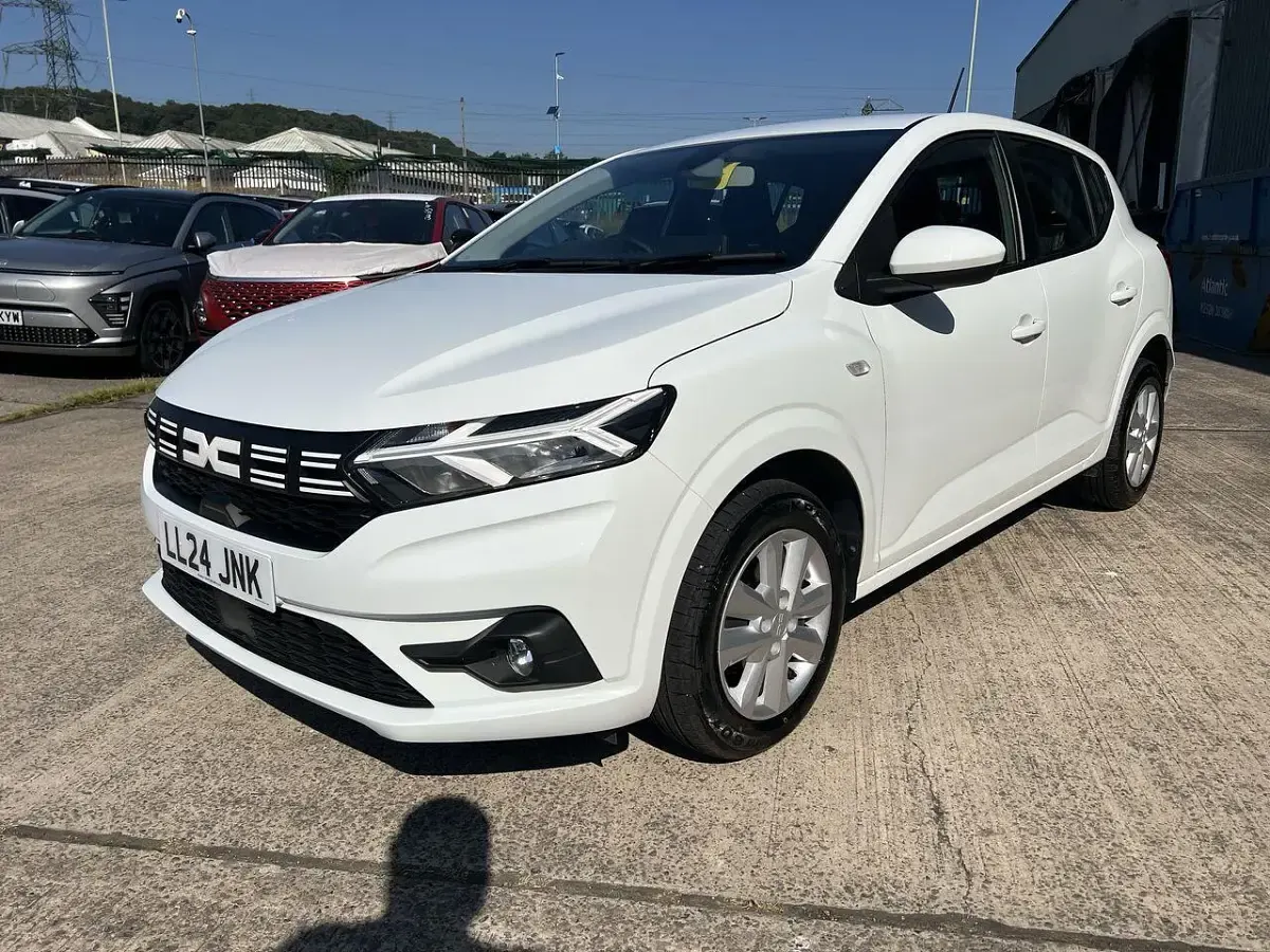Used Dacia Sandero Expression 89 HP (65 kW) 2024 White