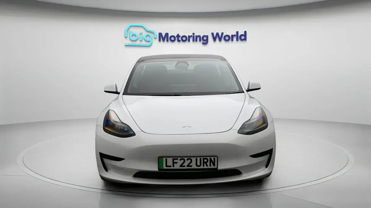 Used Tesla Model 3 Standard Range Plus 222 kW (302 HP) 2021 White Sedan