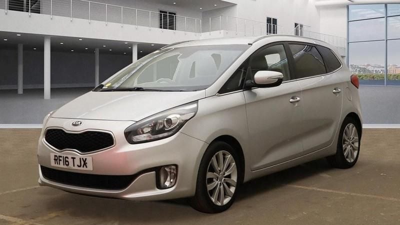 Used Kia Carens 139 HP (102 kW) 2016 Bright silver MPV