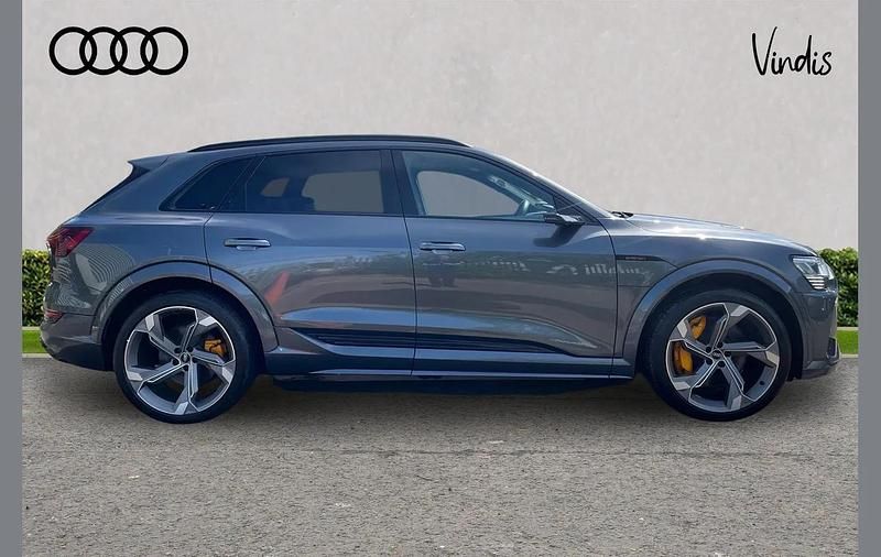 Usado Audi e-tron Advanced 369 kW (503 CV) 2023 Gris SUV