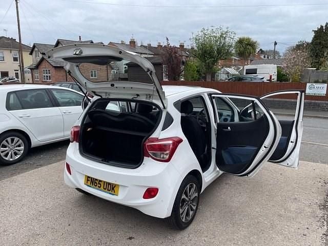 Usado Hyundai i10 Premium SE 87 HP (63 kW) 2015 Branco Citadino