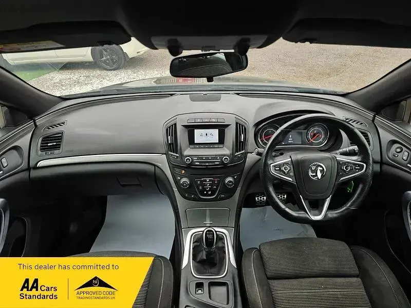 Used Vauxhall Insignia Edition 163 HP (119 kW) 2014 Green Hatchback