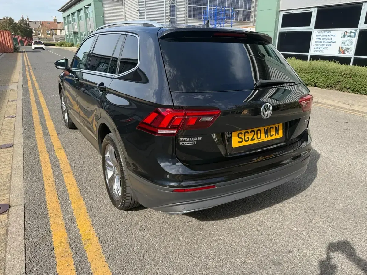 Used VW Tiguan Allspace Match 150 HP (110 kW) 2020 Black SUV