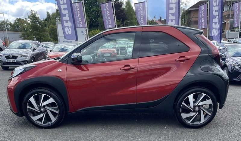 Used Toyota Aygo X 72 HP (52 kW) 2023 Red SUV