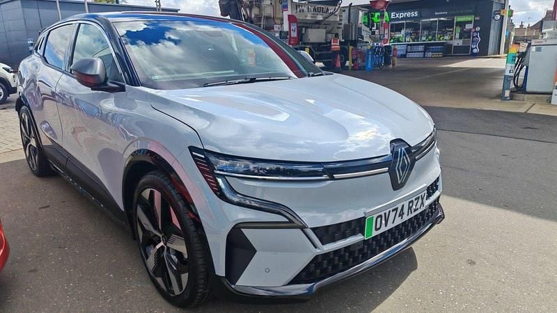 Used 2024 Renault Mégane Komfort Hatchback | £22,995 (Fair price) - Image 1/1