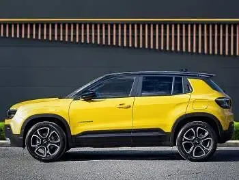 New Jeep Avenger Summit 100 HP (73 kW) 2026 Bicolour metallic  sun yellow with volcano roof SUV