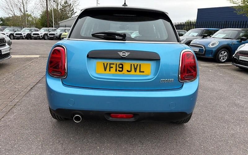 Begagnad Mini Cooper Classic 136 HK (100 kW) 2019 Blå Halvkombi