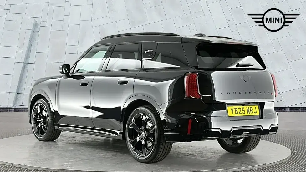 Used Mini Countryman 215 HP (158 kW) 2025 Black SUV