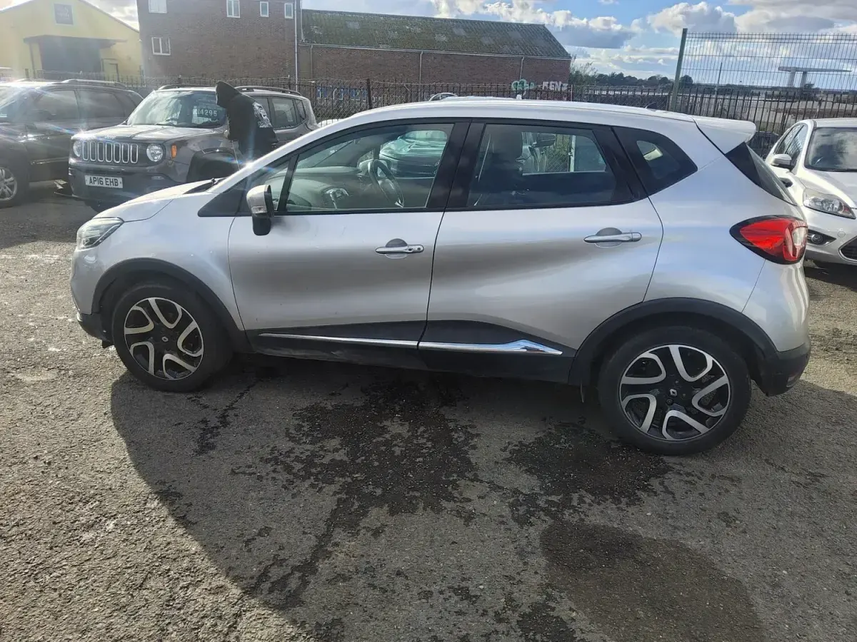 Used Renault Captur Dynamique 90 HP (66 kW) 2014 Silver SUV