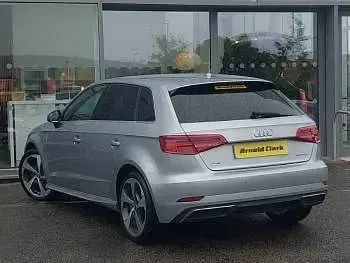 Used Audi A3 e-tron Advanced 150 HP (110 kW) 2018 Silver Hatchback