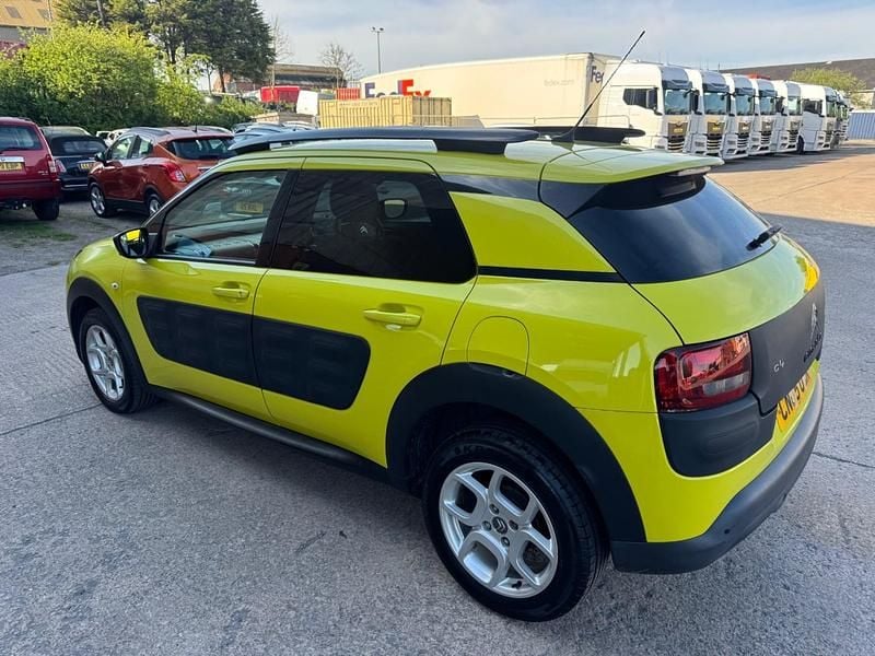 Used Citroën C4 Cactus Flair 2015 Yellow Hatchback