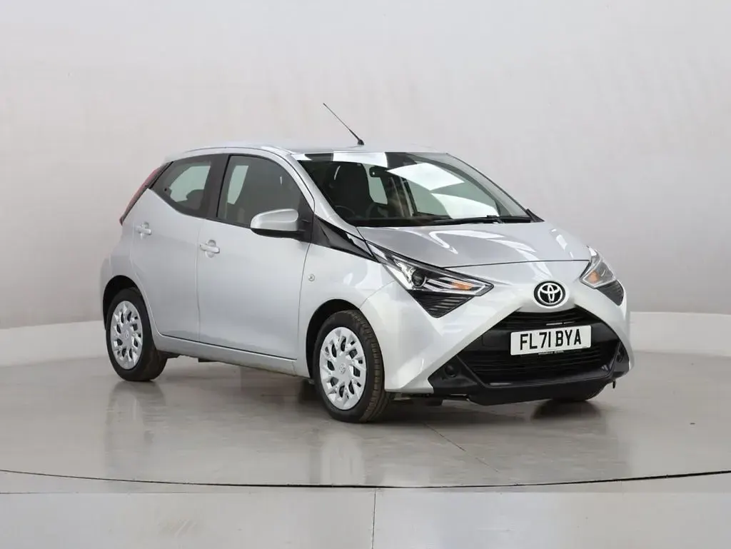 Used Toyota Aygo X-play 71 HP (52 kW) 2021 Silver Hatchback
