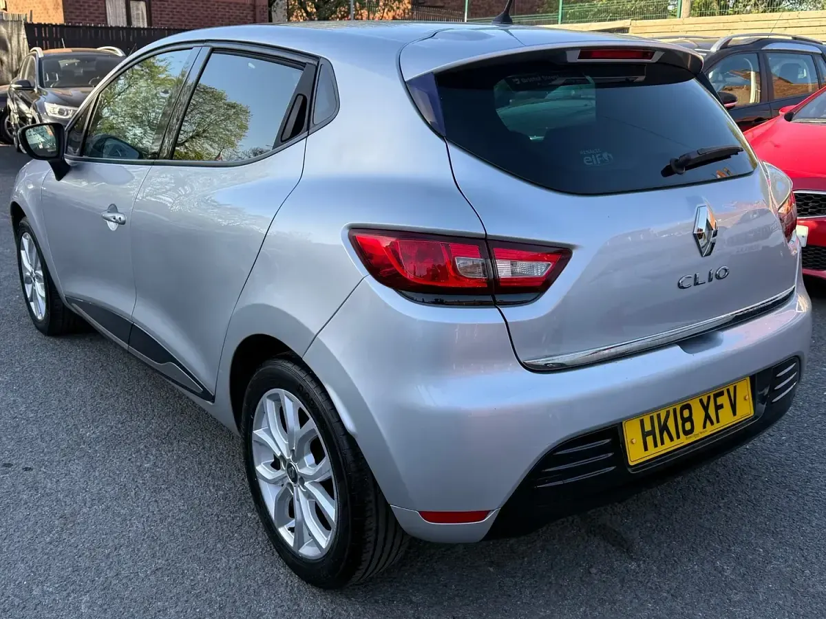 Used Renault Clio IV Dynamique 75 HP (55 kW) 2018 Silver Hatchback