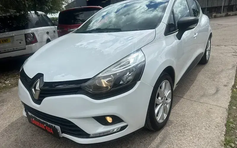 Begagnad Renault Clio IV Play 75 HK (55 kW) 2018 Halvkombi