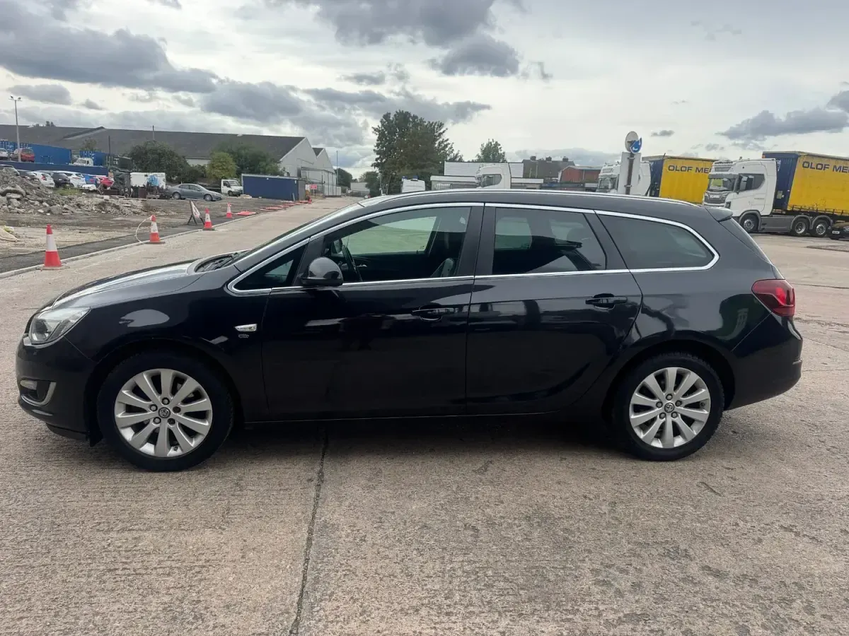 Used Vauxhall Astra Elite 165 HP (121 kW) 2014 Black Estate