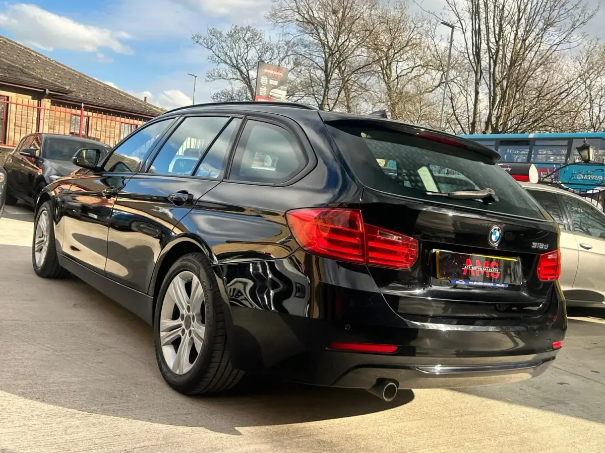 Begagnad BMW 318 Sport Line 2014 Svart Kombi