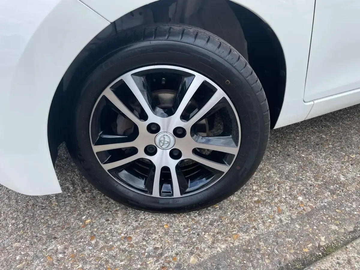 Gebraucht Toyota Aygo X-pure 69 PS (50 kW) 2016 Weiß Kleinwagen