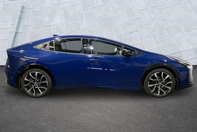 Begagnad Toyota Prius 220 HK (161 kW) 2024 Blå Halvkombi