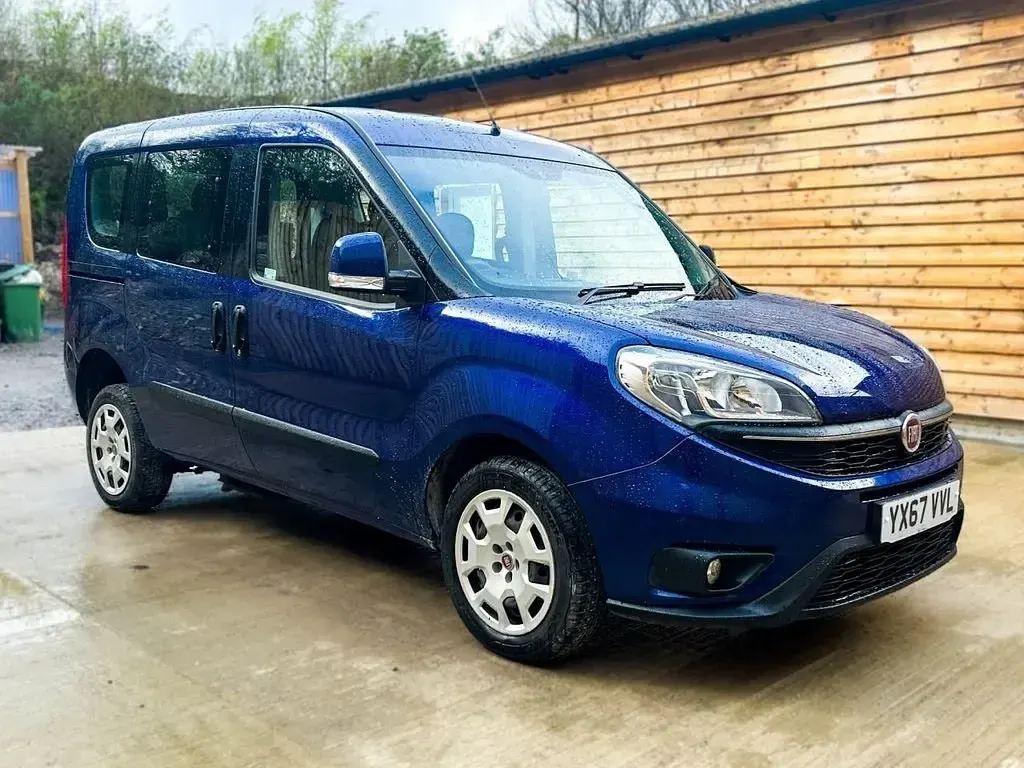 Usado Fiat Doblò Easy 2017 Azul Monovolume