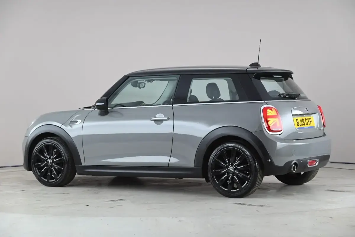 Usado Mini Cooper Exclusive 2019 Cinzento Citadino