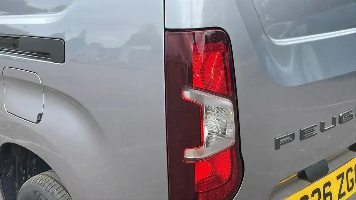 Nowe Peugeot Partner 101 KM (74 kW) 2026 Szary Minivan