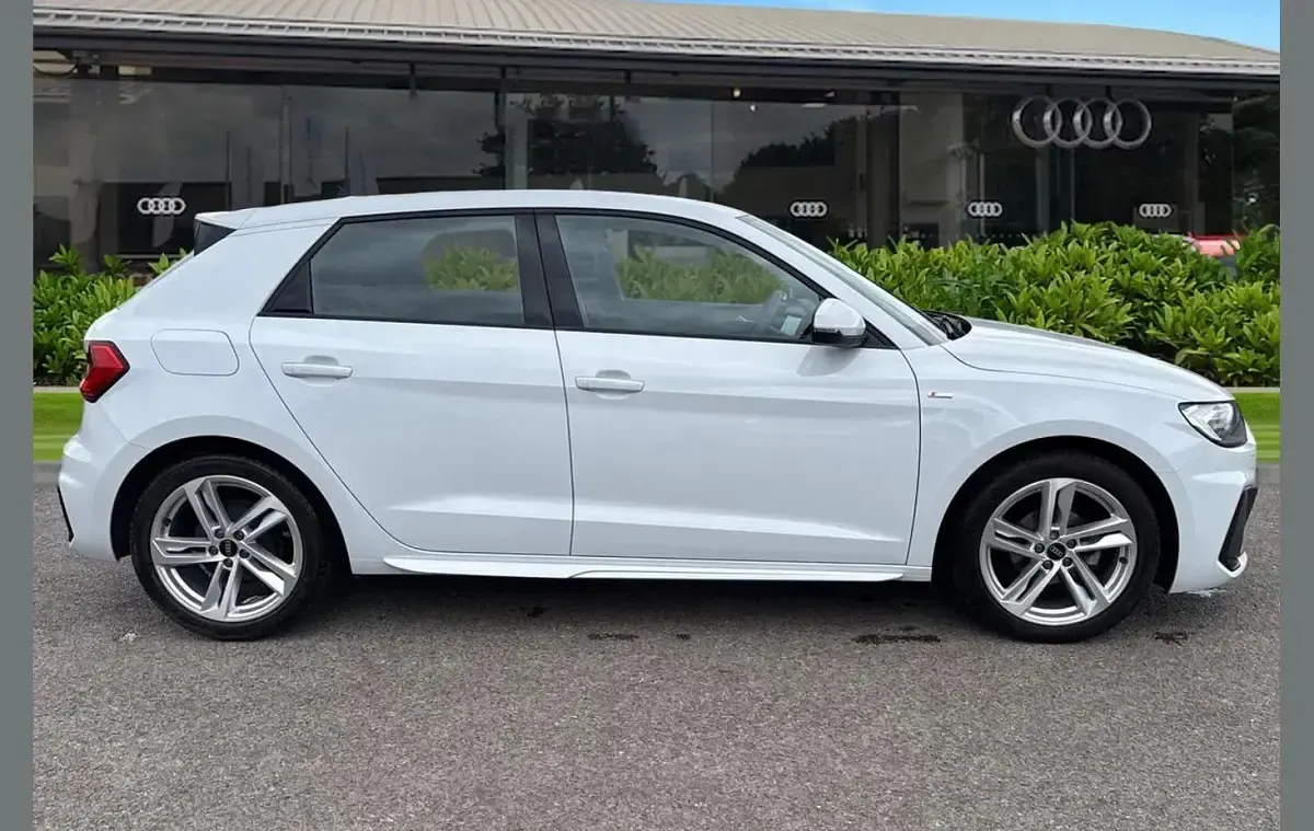 Used Audi A1 S-Line 95 HP (69 kW) 2022 White SUV