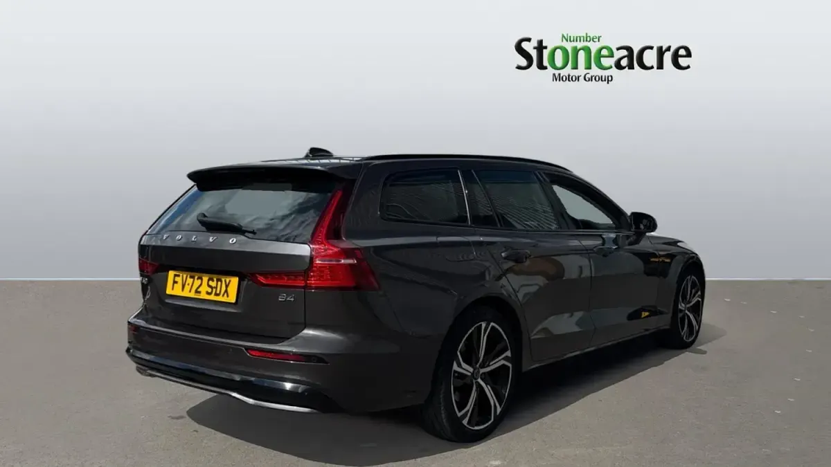 Usado Volvo V60 Plus 2023 Cinzento Carrinha