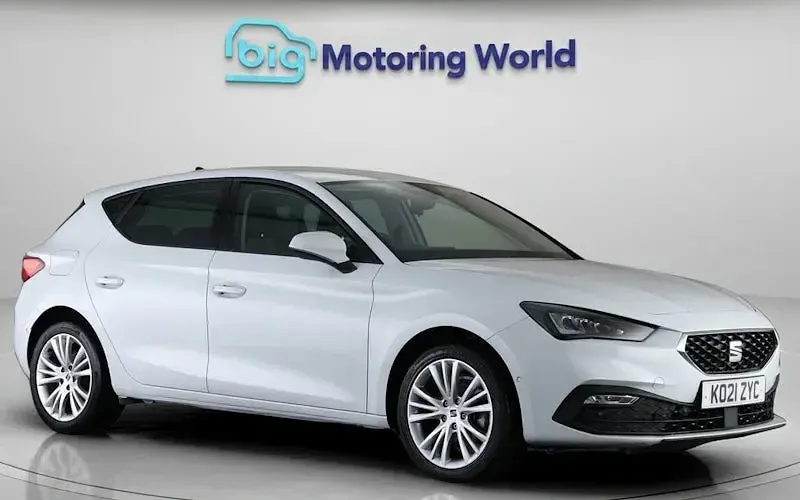 Used Seat Leon SE Dynamic 131 HP (96 kW) 2023 Hatchback