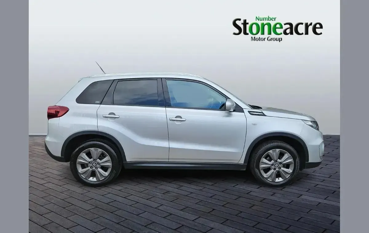 Używany Suzuki Vitara SZ-T 129 KM (94 kW) 2023 Srebrny SUV