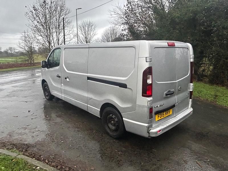 Used Vauxhall Vivaro Sportive 115 HP (84 kW) 2015 Grey MPV