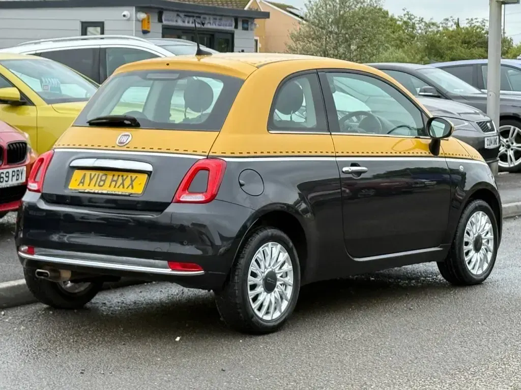 Used Fiat 500 Lounge 69 HP (50 kW) 2018 Multicolour Hatchback
