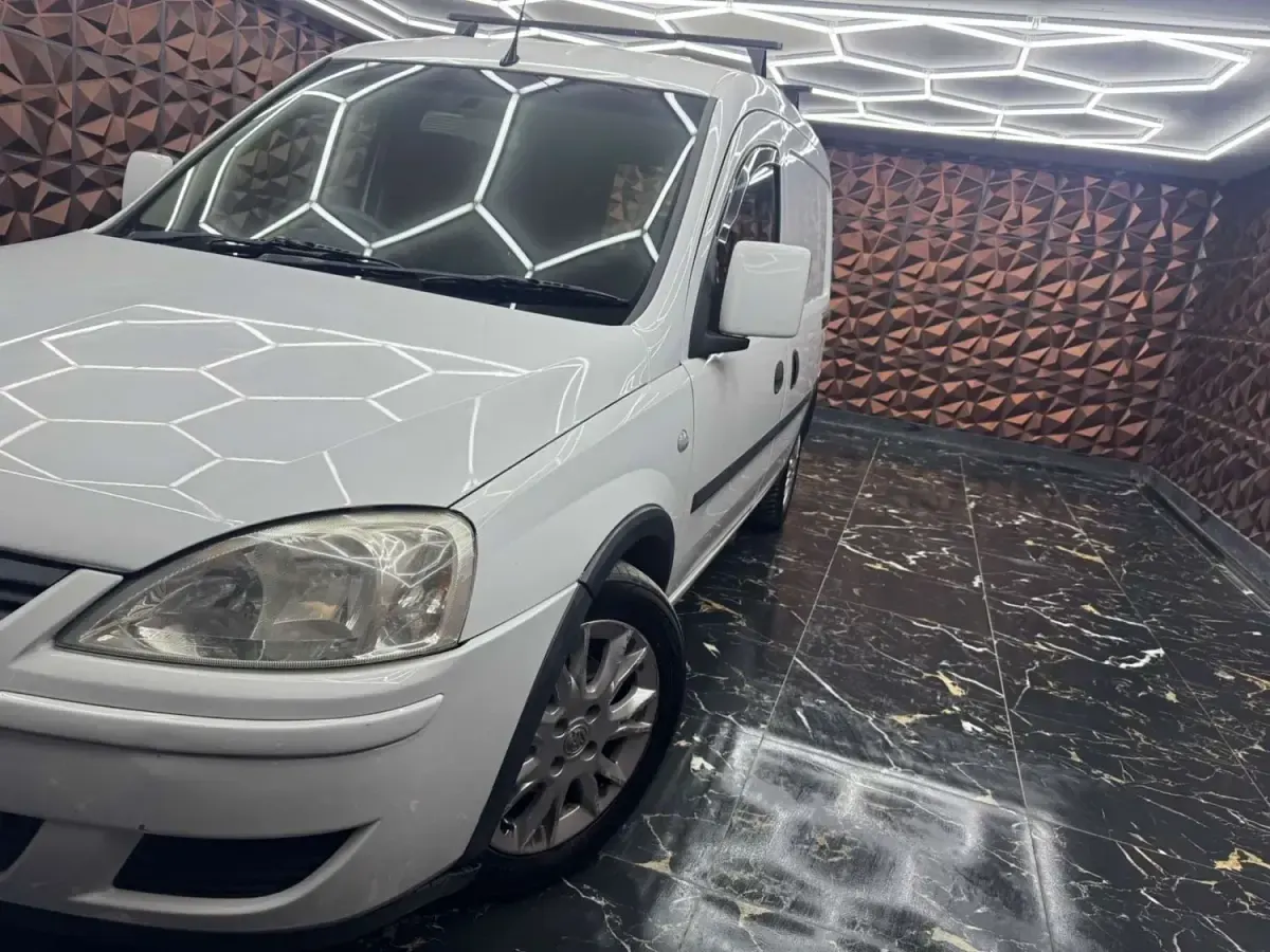 Używany Vauxhall Combo 75 KM (55 kW) 2011 Biały Minivan