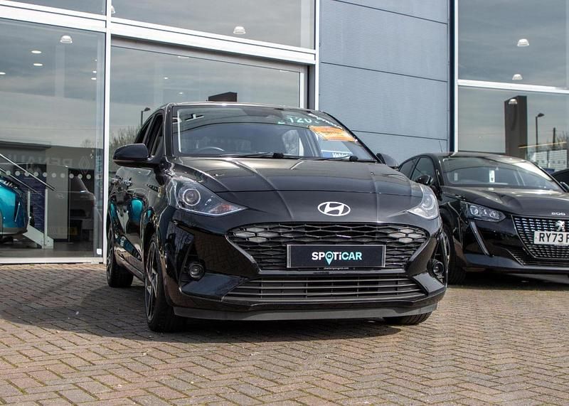 Used Hyundai i10 Premium 83 HP (61 kW) 2023 Black Hatchback