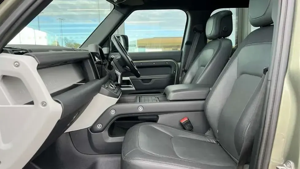 Używany Land Rover Defender HSE Dynamic 300 KM (220 kW) 2023 Zielony SUV