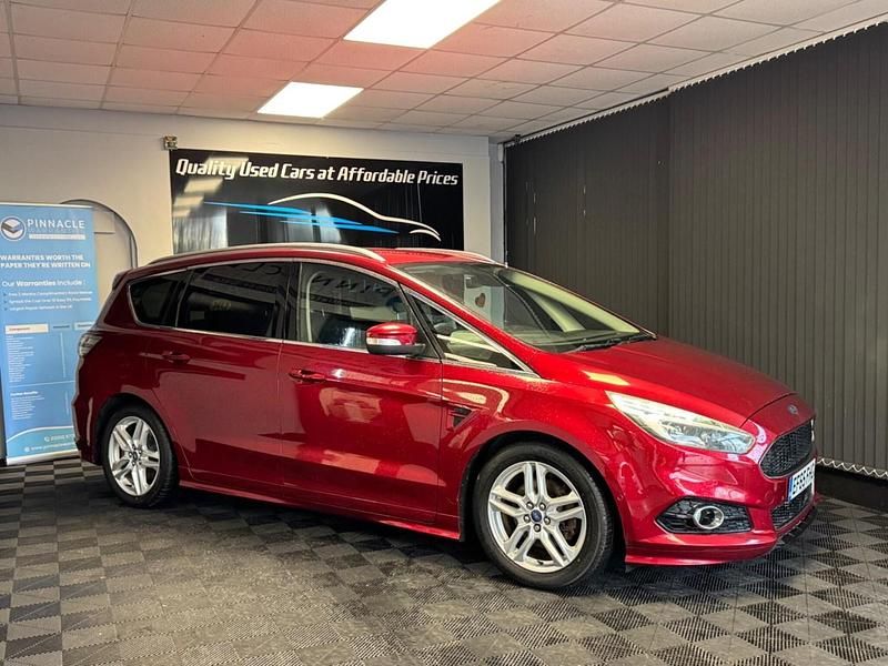 Used Ford S-MAX Sport 180 HP (132 kW) 2015 Red MPV