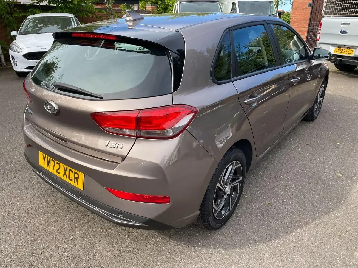 Used Hyundai i30 SE 120 HP (88 kW) 2023 Bronze Hatchback