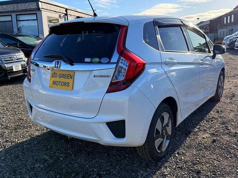 Used Honda Fit Hybrid 2015 White Hatchback
