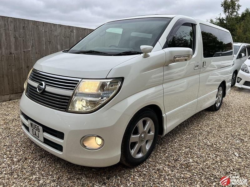 Used Nissan Elgrand 2008 White MPV