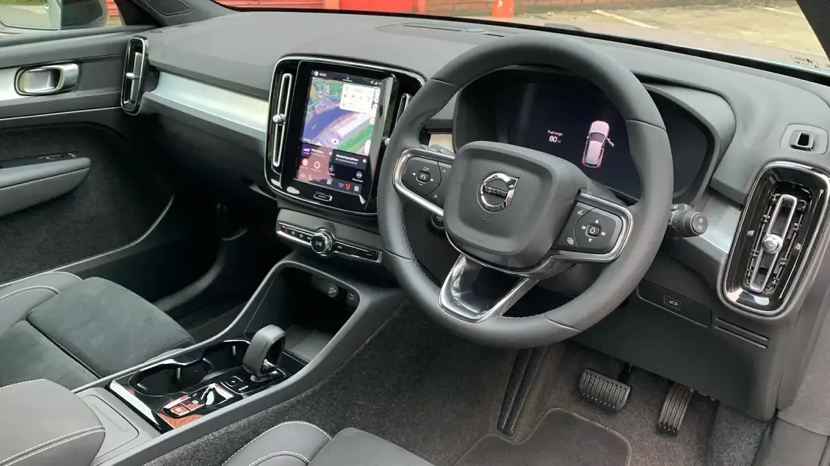 Used Volvo XC40 Plus 197 HP (144 kW) 2025 Grey SUV