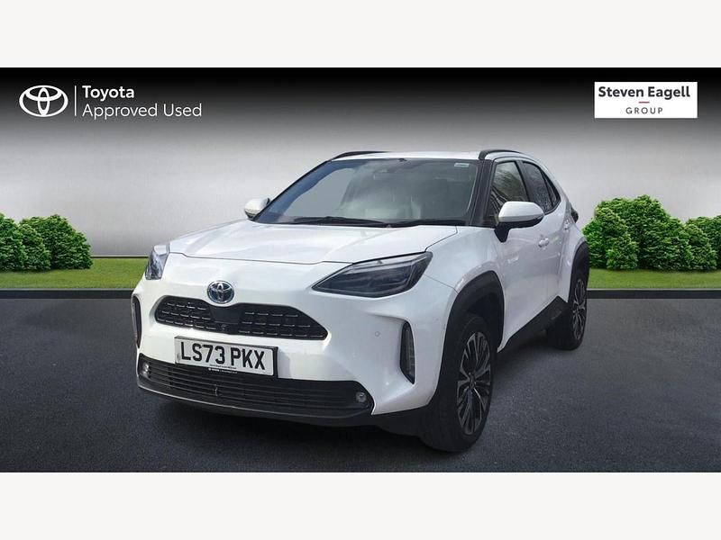 Used Toyota Yaris Hybrid 116 HP (85 kW) 2023 White Hatchback