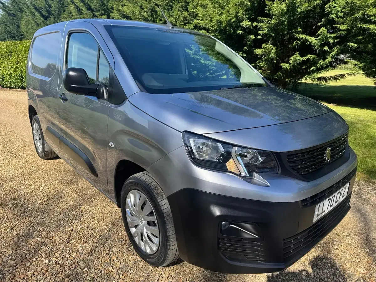 Used Peugeot Partner 100 HP (73 kW) 2021 Grey MPV