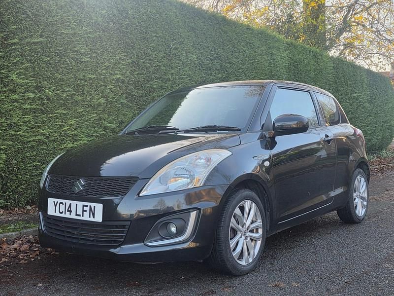 Usado Suzuki Swift SZ3 94 HP (69 kW) 2014 Preto Citadino