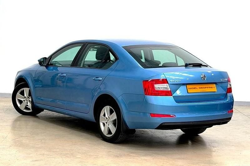 Used Skoda Octavia SE 110 HP (80 kW) 2016 Blue Estate