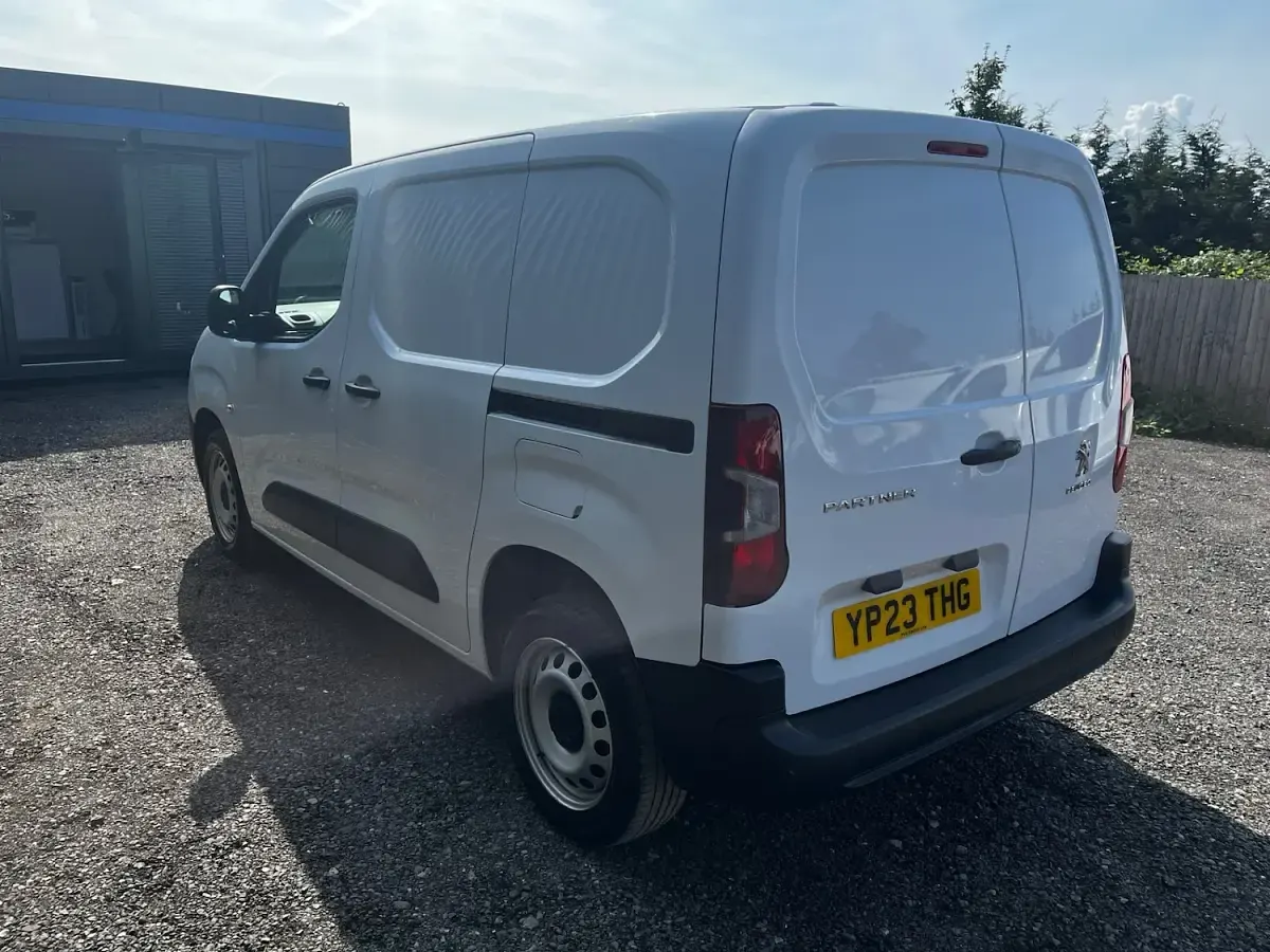 Used Peugeot Partner Premium 102 HP (75 kW) 2023 White MPV