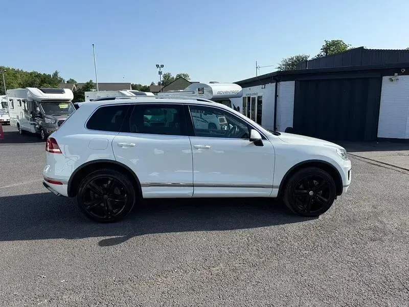 Used VW Touareg R-line Plus 262 HP (192 kW) 2017 White SUV