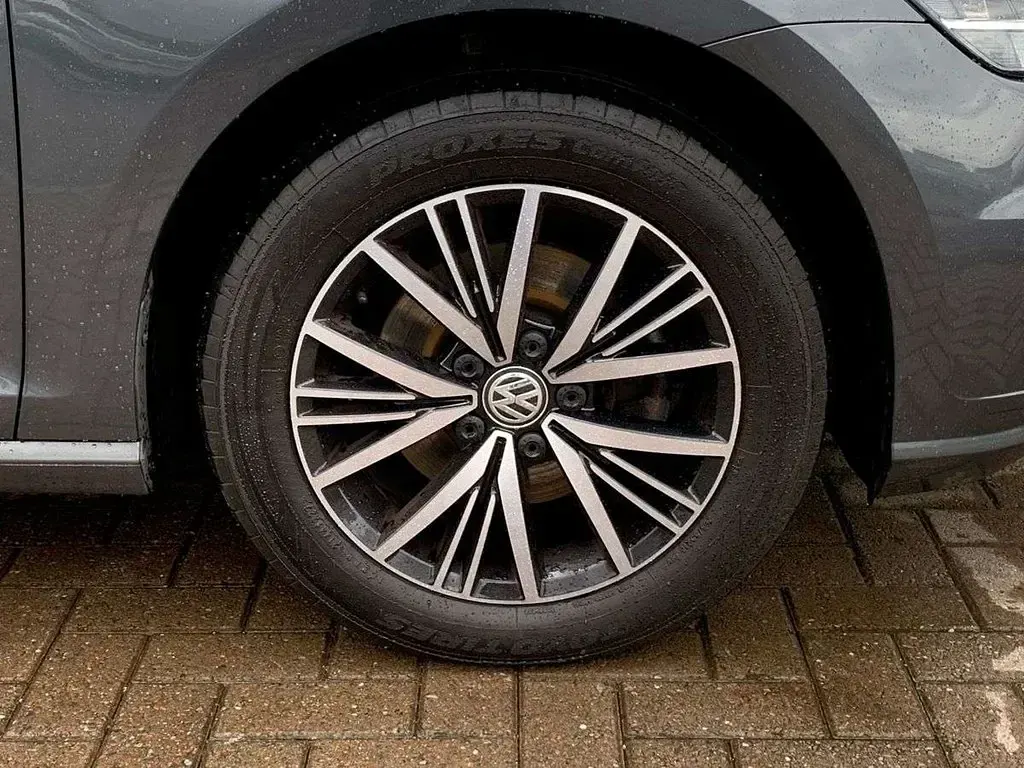 Begagnad VW Golf VII SE 125 HK (91 kW) 2017 Grå Halvkombi