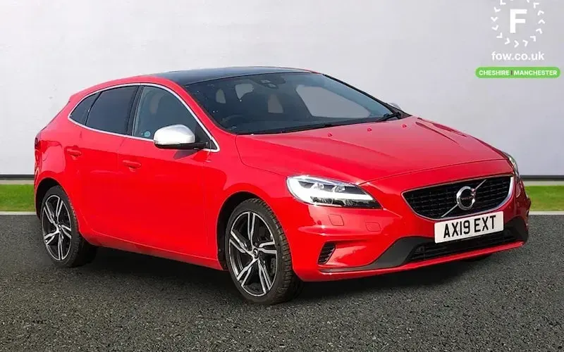 Used Volvo V40 R-Design 122 HP (89 kW) 2019 Hatchback
